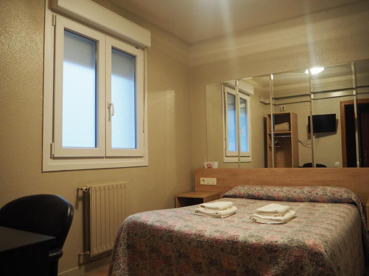 Hostal Acella Pamplona Exteriör bild